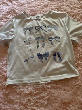 SHEIN White Short Sleeve Tee with Blue Bow Print - Kids
